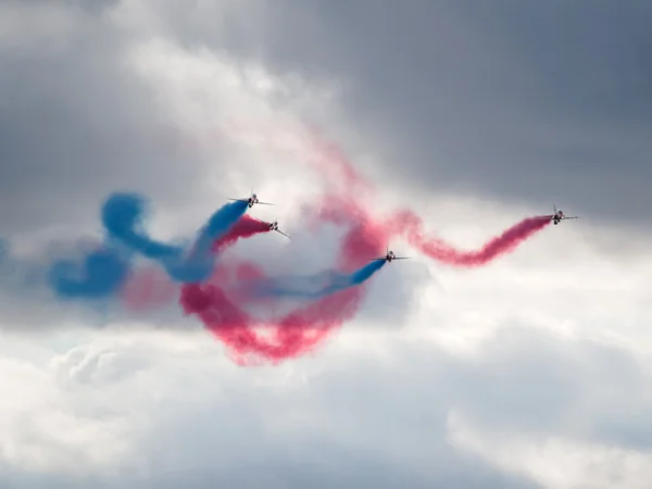 Červené šipky zobrazují tým výročí letiště biggin hill — Stock fotografie