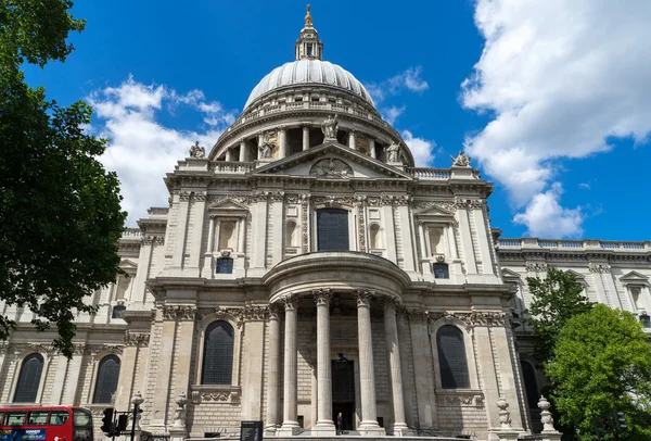 Weergave van st paul's cathedral — Stockfoto