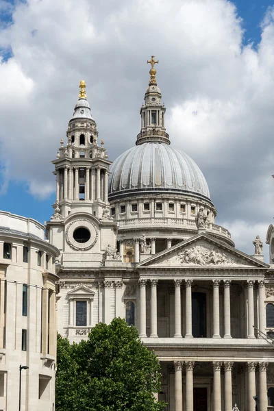 Weergave van st paul's cathedral — Stockfoto