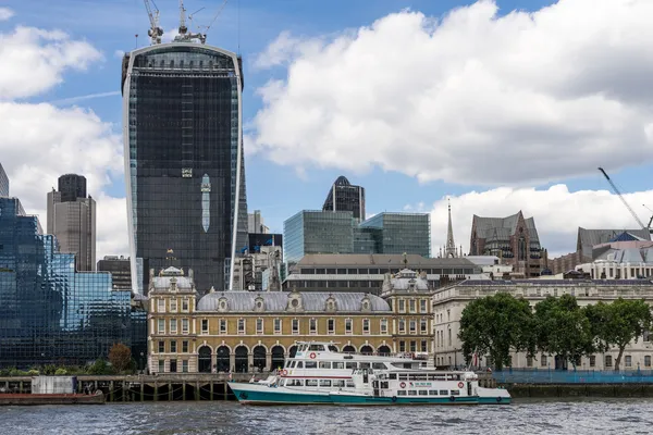 Vue du bâtiment Walkie Talkie depuis la Tamise — Photo