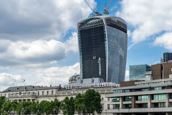 Pemandangan gedung Walkie Talkie dari Sungai Thames — Stok Foto