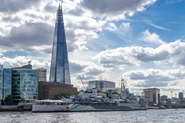 View of the Shard and HMS Belfast in London — Stock Photo, Image