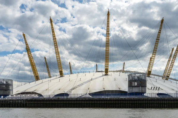 View of the O2 building from the River Thames — Stock Photo, Image