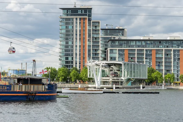 Blick auf die Londoner Seilbahn über die Themse — Stockfoto