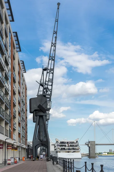 Gamla dockside crane — Stockfoto