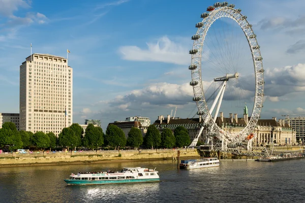 Widok na Londyńskie Oko — Zdjęcie stockowe