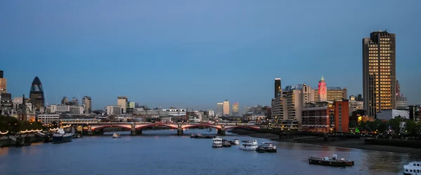 Londýnské panorama za soumraku — Stock fotografie