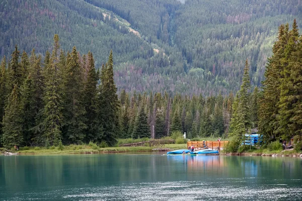 Kanuzentrum Bogen Fluss in der Nähe von Banff — Stockfoto