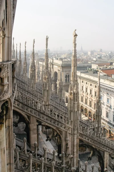 Detail of the skyline of the Duomo in Milan — Stock Photo, Image