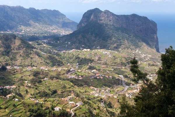 Penha d'Aguia (Eagle's rock) and Porto da Cruz Madeira — Stock Photo, Image