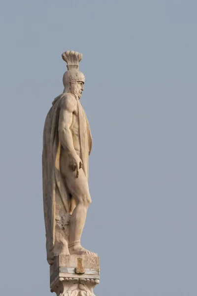 Detalhe do horizonte do Duomo em Milão — Fotografia de Stock