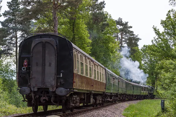 Herbouwd Bulleid licht Pacific No. 34059 stoomlocomotief in de buurt van Ki — Stockfoto