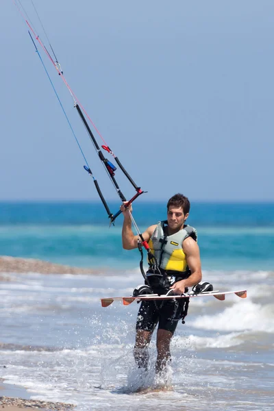 Kitesurfen lernen in Avidmou Zypern — Stockfoto