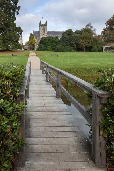 Iglesia en los terrenos del Ashdown Park Hotel — Foto de Stock