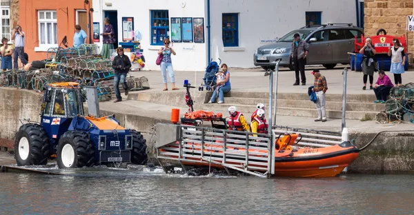 Lançamento do bote salva-vidas em Staithes — Fotografia de Stock