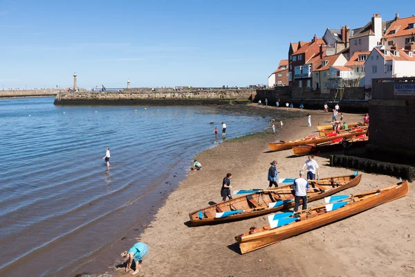 Rowing boats beached on the sand at Whitby — Stock Photo, Image