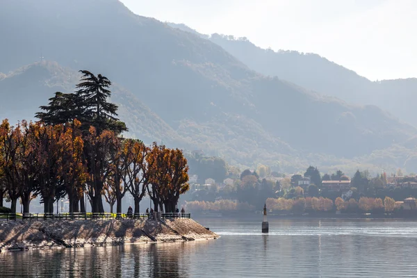 Lago de Como em Lecco — Fotografia de Stock