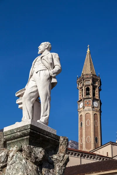 Statue of Mario Cermenati in Lecco — Stock Photo, Image