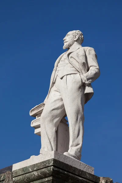 Standbeeld van mario cermenati in lecco — Stockfoto