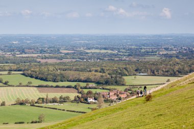 insanlar üzerinde çalışırken sussex kırsal brighton yakınındaki uyanma