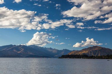  Göl wanaka Yeni Zelanda in otago bölgesinde yelken