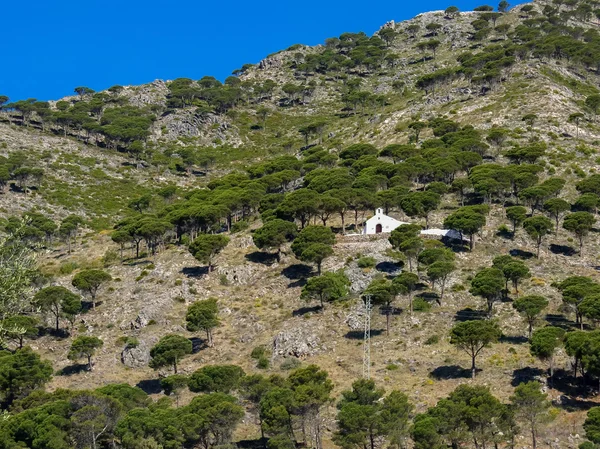 Capela na encosta perto de Mijas, na Espanha — Fotografia de Stock