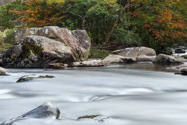 Sonbaharda Glaslyn Nehri 'ni seyret — Stok fotoğraf