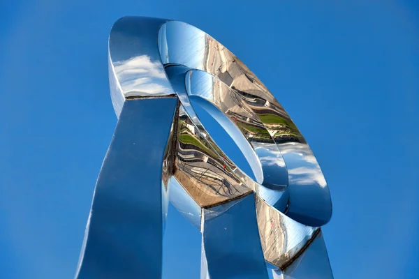 Dechrau a Diwedd sculpture in Prestatyn — Stock Photo, Image