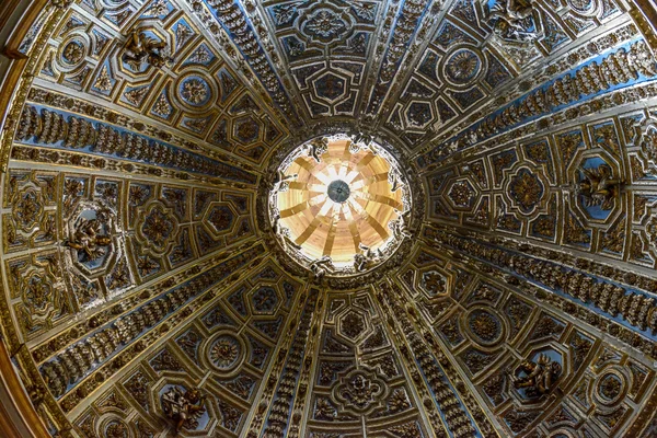 Binnenaanzicht van sienna kathedraal — Stockfoto