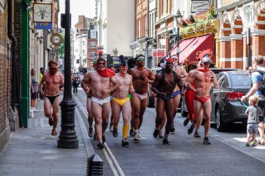 Londra sokaklarında jogging arkadaş