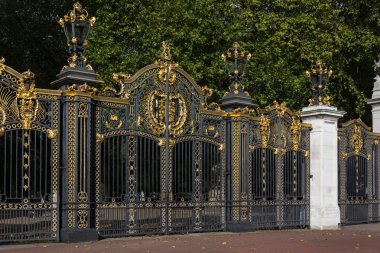 yeşil park Londra Kanada kapısı