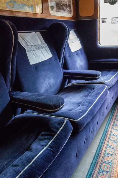 First class seats on a U class locomotive at Sheffield Park stat — Stock Photo, Image