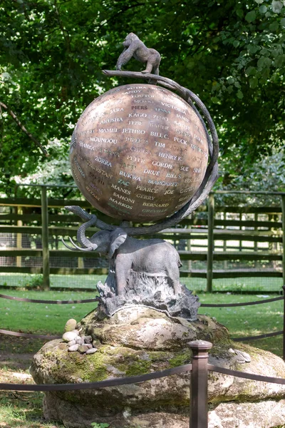 Memorial to John Aspinall founder of Howletts and Port Lympne wi — Stock Photo, Image