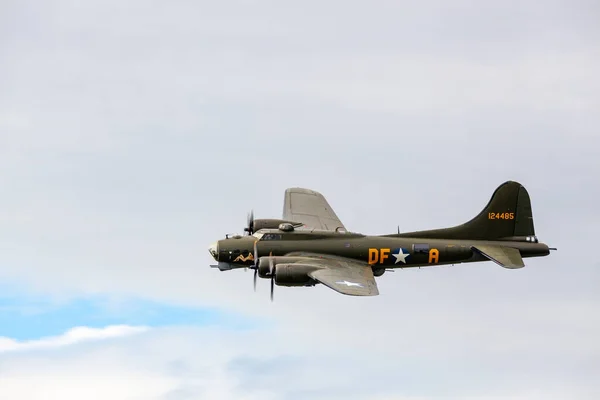 Memphis Belle Boeing Bomber Flying Shoreham Airfield — Stock Photo, Image