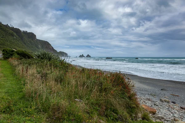 Burzliwa Pogoda Zbliża Się Opuszczonej Plaży Nowej Zelandii — Zdjęcie stockowe