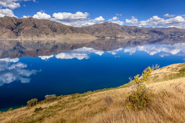 Vista Panorámica Del Lago Hawea Montañas Lejanas — Foto de Stock