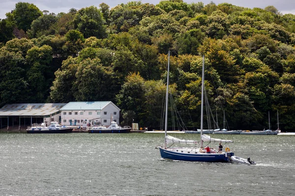 Dartmouth Devon Lipiec Żeglowanie Dół Rzeki Dart Kierunku Dartmouth Devon — Zdjęcie stockowe