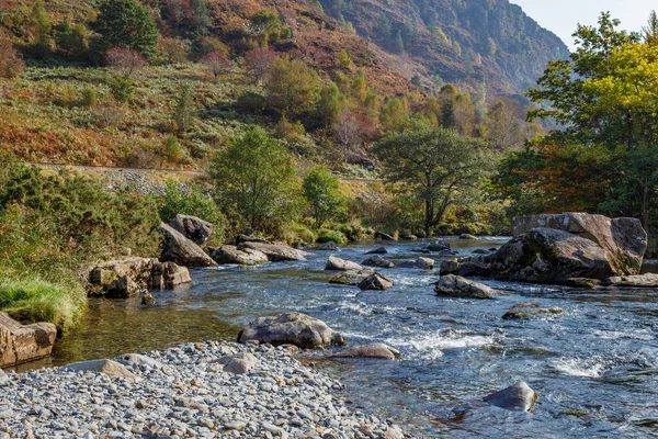 Sonbaharda Glaslyn Nehri 'ni seyret