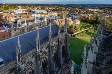 ELY, CAMBRIDGESHIRE, İngiltere - 22 Kasım 2012 'de Ely Katedrali' nin çatısından görüntü