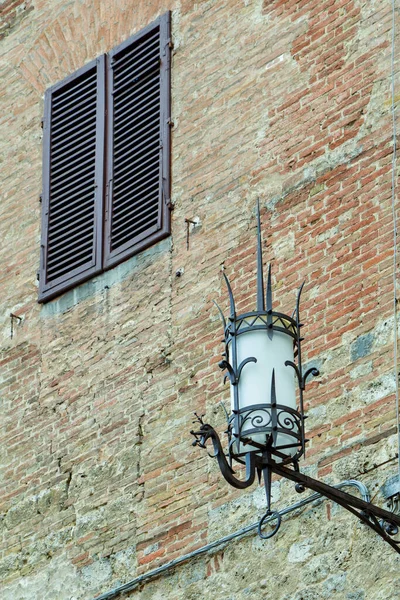 シエナ トスカーナ州 イタリア 5月18 5月18日にイタリアのシエナで典型的な街灯 — ストック写真