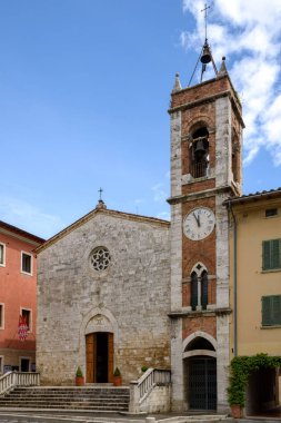 20 Mayıs 2013 'te Castiglione del Lago, Perugia, Umbria' da Piazza della Liberta 'nın San Francesco Kilisesi.