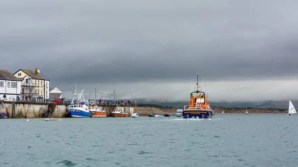 Appledore Devon 8月14 救命ボートは8月にデヴォン州にAppledoreを残します14 2013 未確認の人 — ストック写真