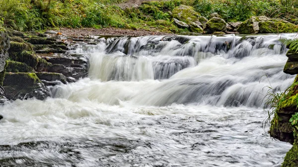 Utsikt Över Ett Litet Vattenfall East Lyn River — Stockfoto