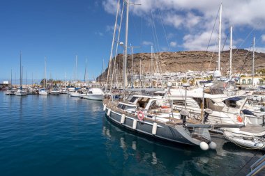 PUERTO DE MOGAN, GRAN CANARIA, Kanarya Adaları - 7 Mart 2022 'de Puerto de Mogan Gran Kanaryası' ndaki yat limanının görüntüsü