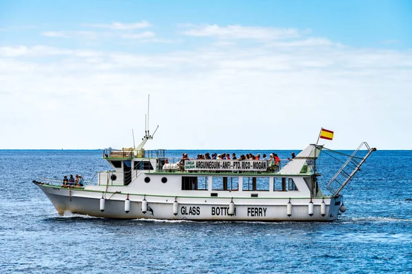 Puerto Mogan Grancanaria Canary Islands Spanje Maart Glasbodemveerboot Voor Puerto — Stockfoto