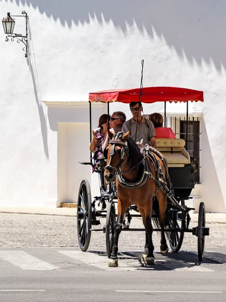 安达卢西亚 安达卢西亚 Spain May 2014年5月8日 游客们在西班牙隆达乘坐马车游览 身份不明的人 — 图库照片