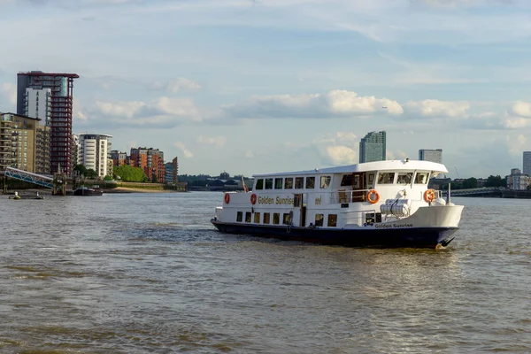 Golden Sunrise Cruising River Thames — Stock Photo, Image