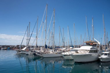 PUERTO DE MOGAN, GRAN CANARIA, Kanarya Adaları - 7 Mart 2022 'de Puerto de Mogan Gran Kanaryası' ndaki yat limanının görüntüsü