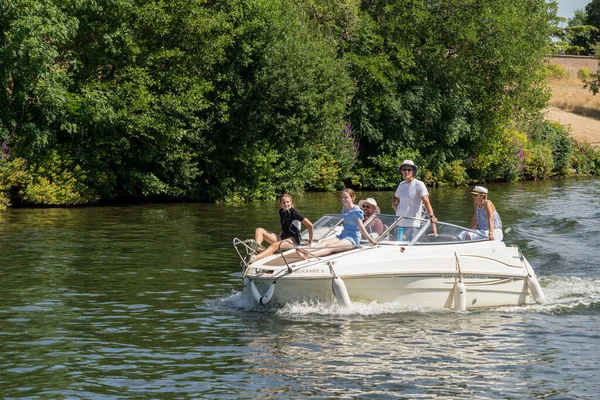 Thames Ditton Surrey Reino Unido Julho 2022 Pessoas Navegando Longo — Fotografia de Stock