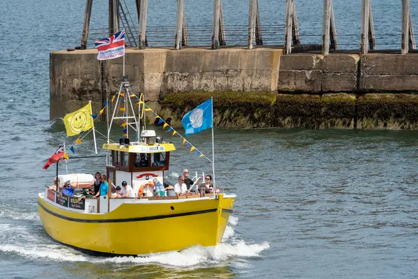 Whitby North Yorkshire July Pleasure Boat Heading Tinto Whitby North — Stock Photo, Image